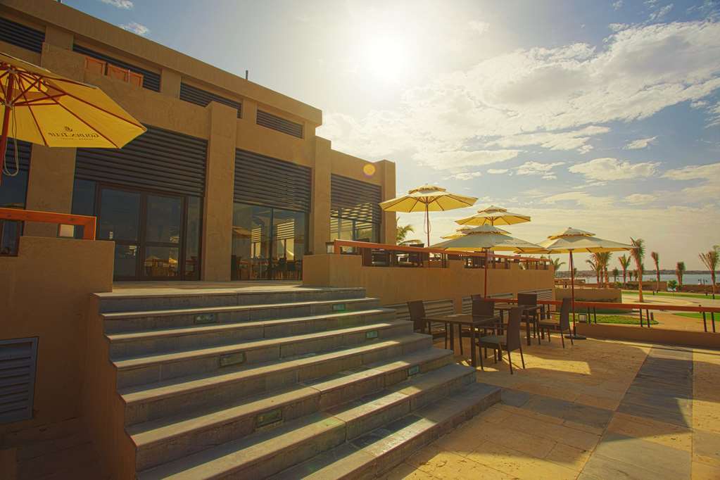 Golden Tulip Sharma Resort 시설 사진